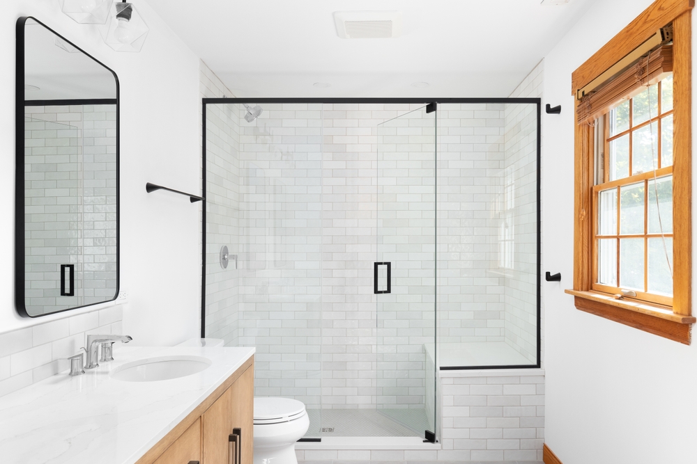 Top 10 Must-Have Glass Hardware Pieces for a Modern Home