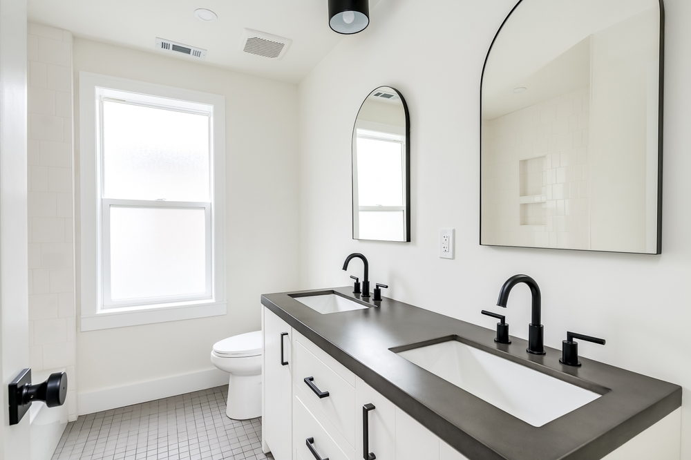Mirror Trends 2025: Custom Mirrors That Make Small Spaces Look Bigger in North Texas Homes