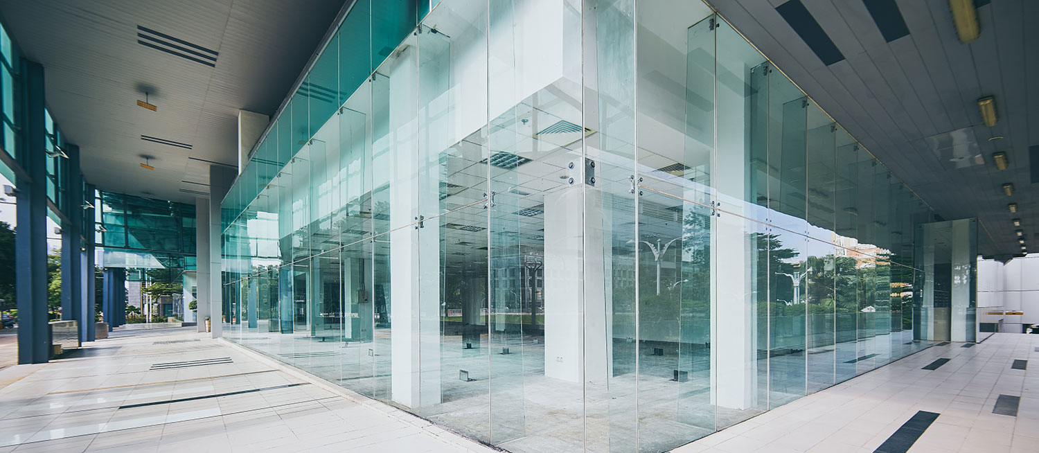 How to Clean Commercial Glass Doors Without Streaks or Scratches